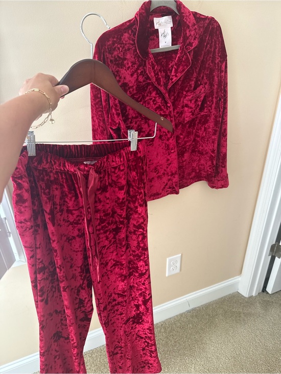 Lord & Taylor Other - Lord & Taylor crushed velvet 2-Piece Pajama Set  medium